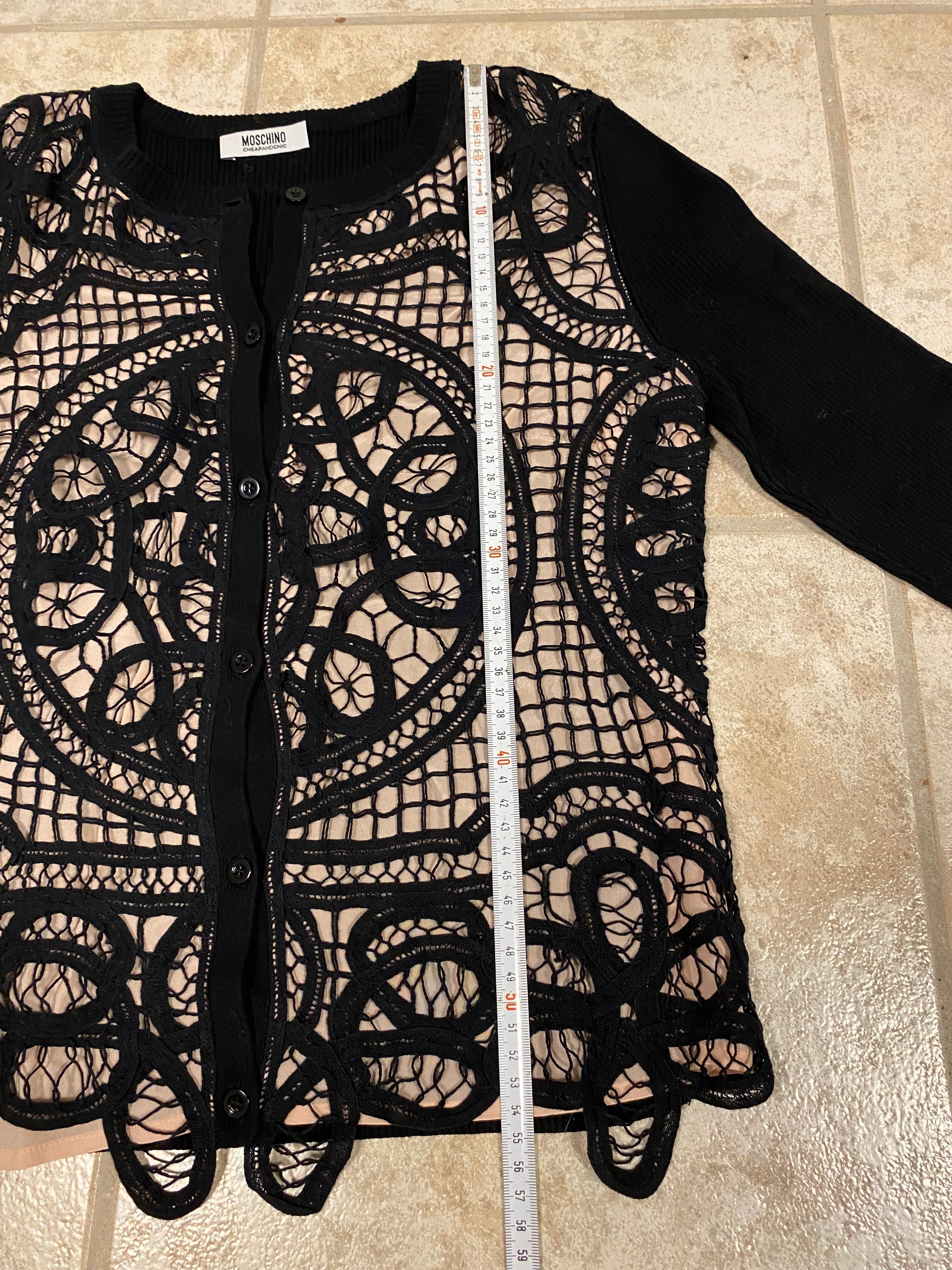 Moschino Cheap and Chic Cardigan - Macramé Spitze - Schwarz/Puder-Nude, Gr.
36/38/40 (Neupreis circa 500 €).
