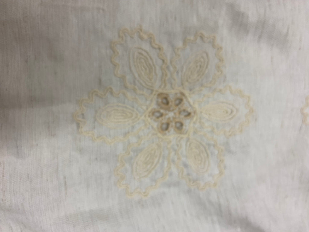 Bluse in Off-White/Creme mit floraler Stickerei – Einheitsgröße (38-42)