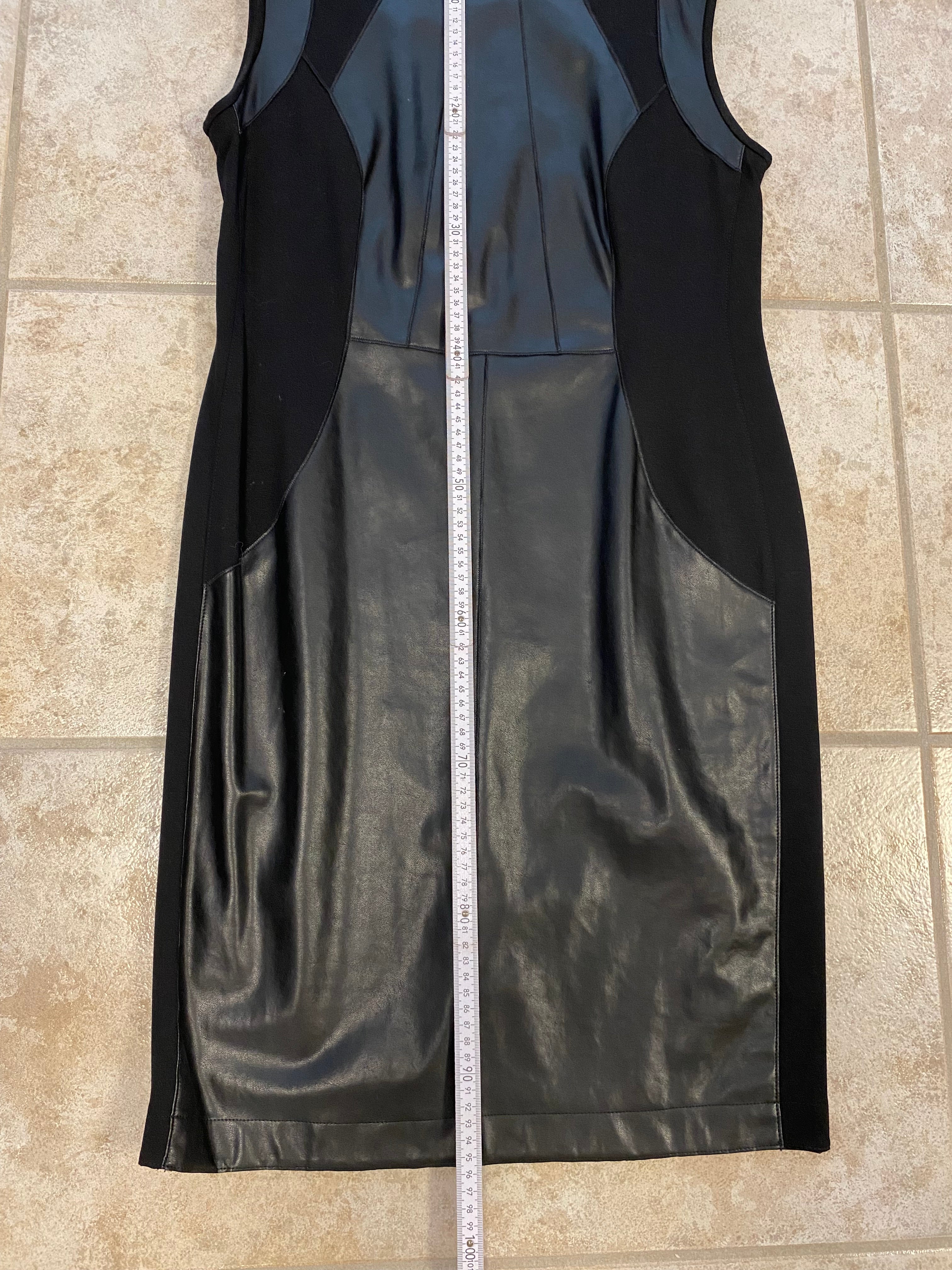 Marc Cain Etui-Kleid N4 (Gr. 40) Schwarz, Leder-Optik,  Materialmix, Top Zustand (Neupreis 349 €)