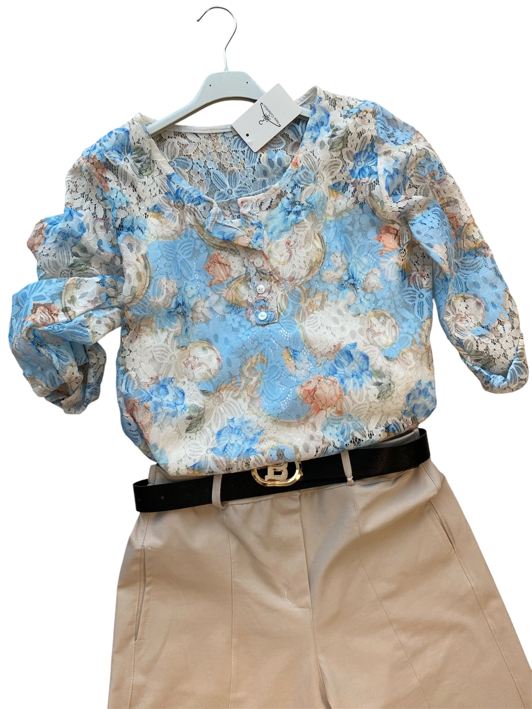 Sportlich, elegante Spitzen-Bluse mit passendem Top, locker geschnittene One-Size (M-XL) in verschiedenen Farbkompositionen vorrätig.