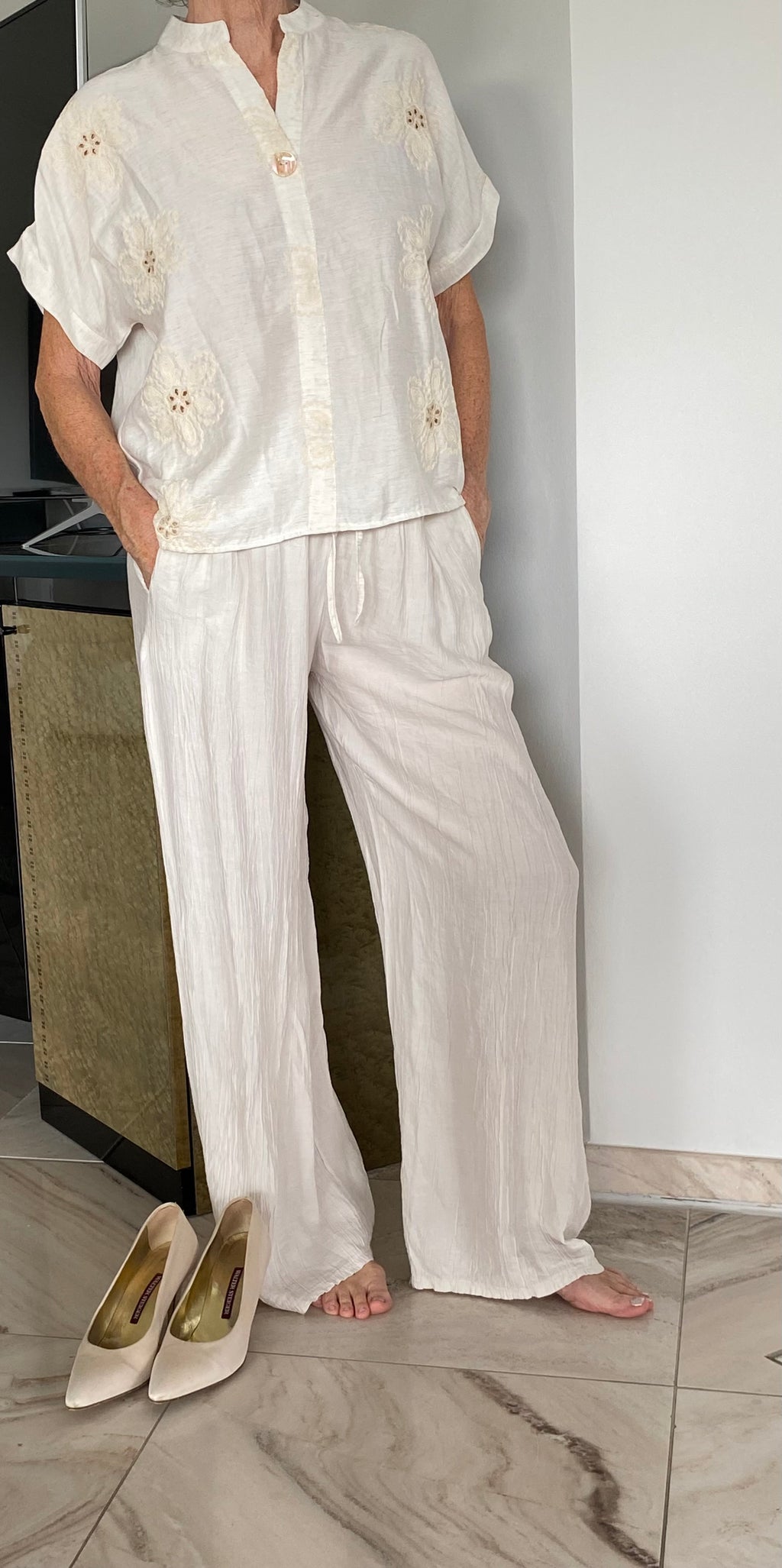 Bluse in Off-White/Creme mit floraler Stickerei – Einheitsgröße (38-42)