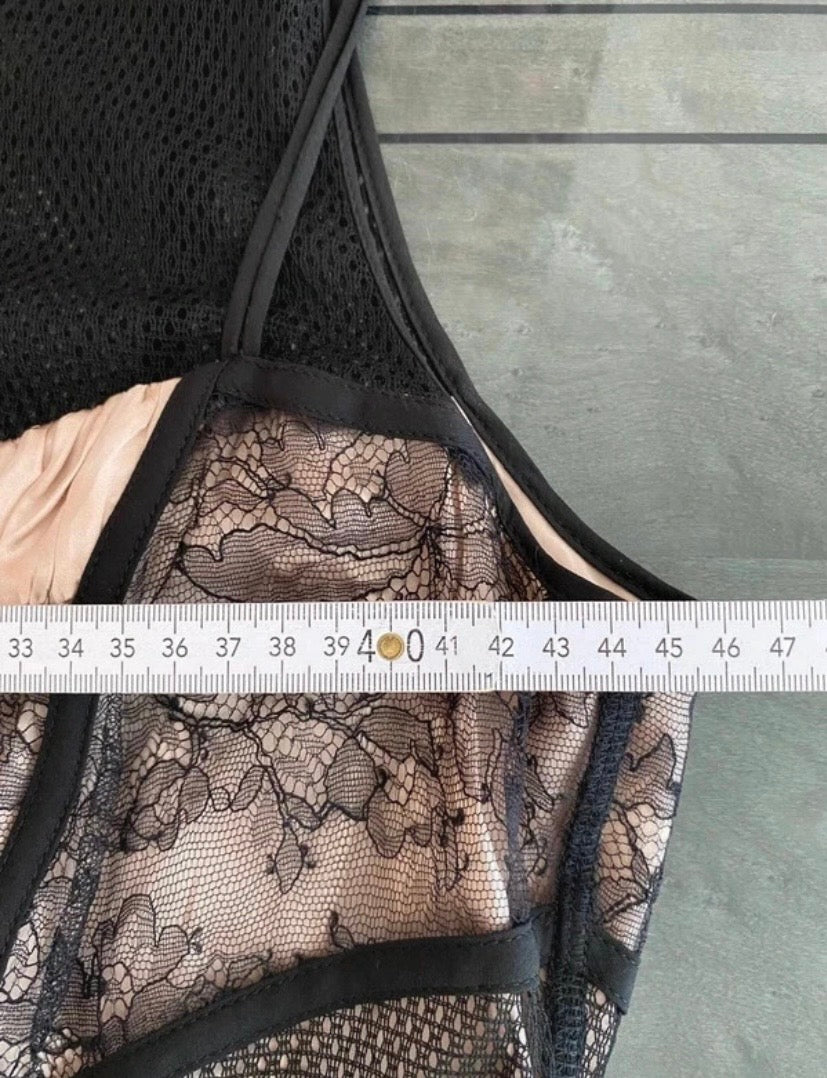Marc Cain extravagantes Spitzenkleid Gr M in Schwarz- unterfüttert in Puder/Rosé, nude Look, neuwertig