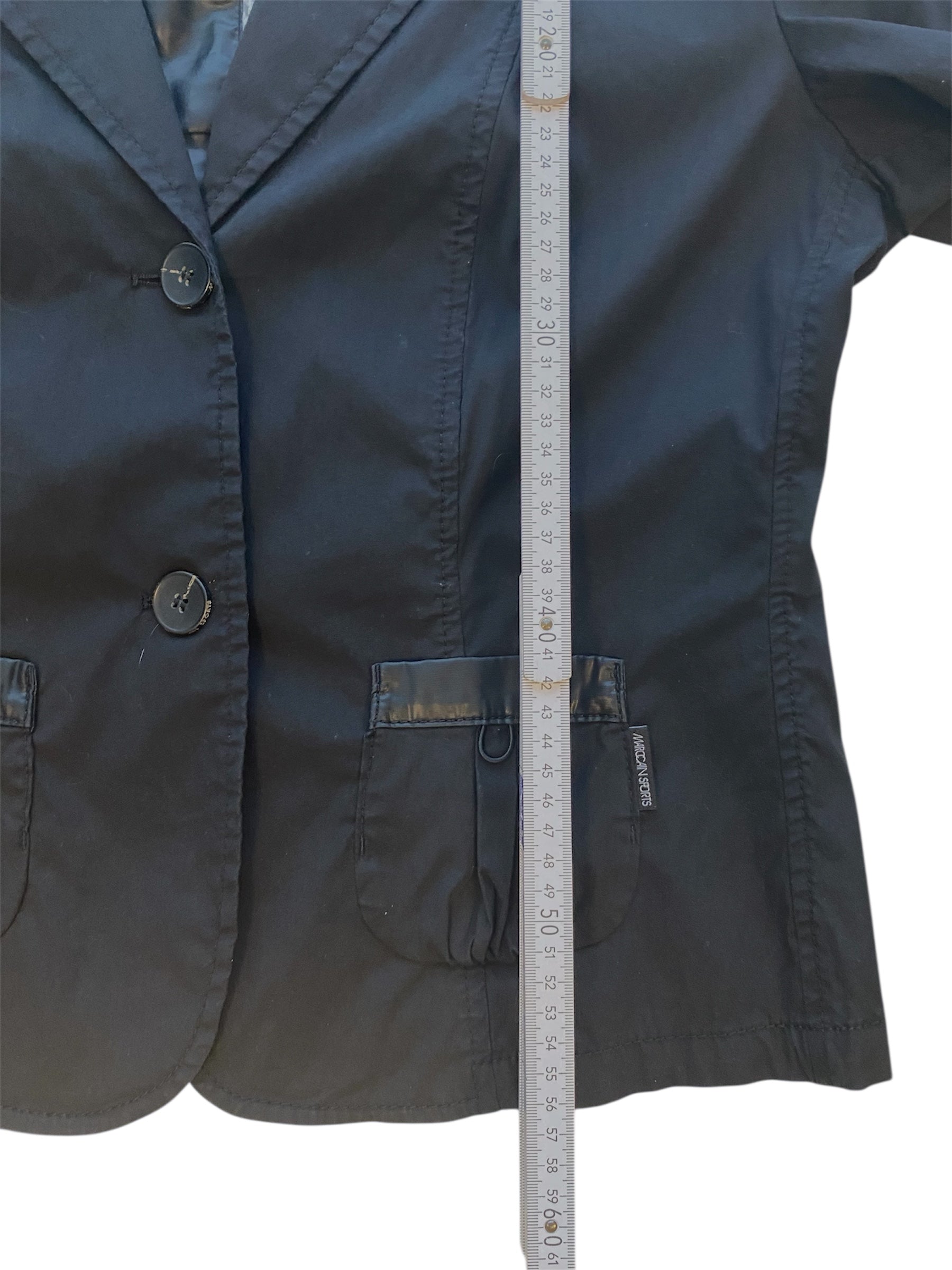 Marc Cain Sports Blazer mit vielen Raffinessen in Tiefschwarz, Ärmel leichte Über Länge Gr 38-40 (Neu & ungetragen)
