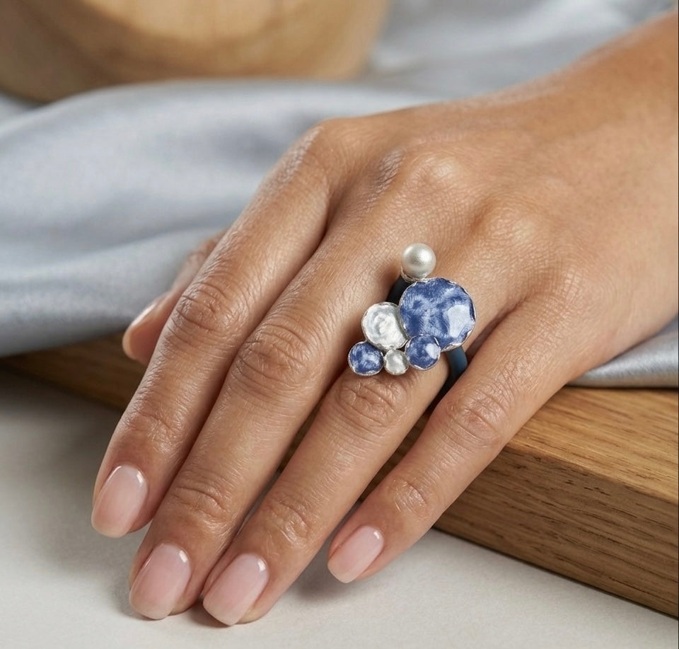 3- teiliges Set Blautöne mit Silber(Collier, Armreif und Ring), grössenverstellbar, Naturkautschuk, Design Anna Mütz