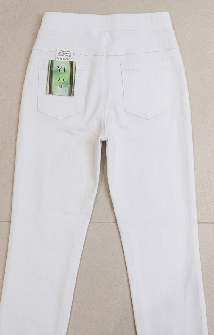 Knackig eng sitzende Strech-Röhrenjeans (Skinny) in Weiß  oder Schwarz, mit Bambus-Baumwolle, Gr. XS/S