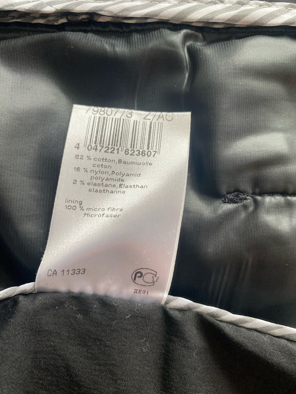 Marc Cain Sports Blazer mit vielen Raffinessen in Tiefschwarz, Ärmel leichte Über Länge Gr 38-40 (Neu & ungetragen)