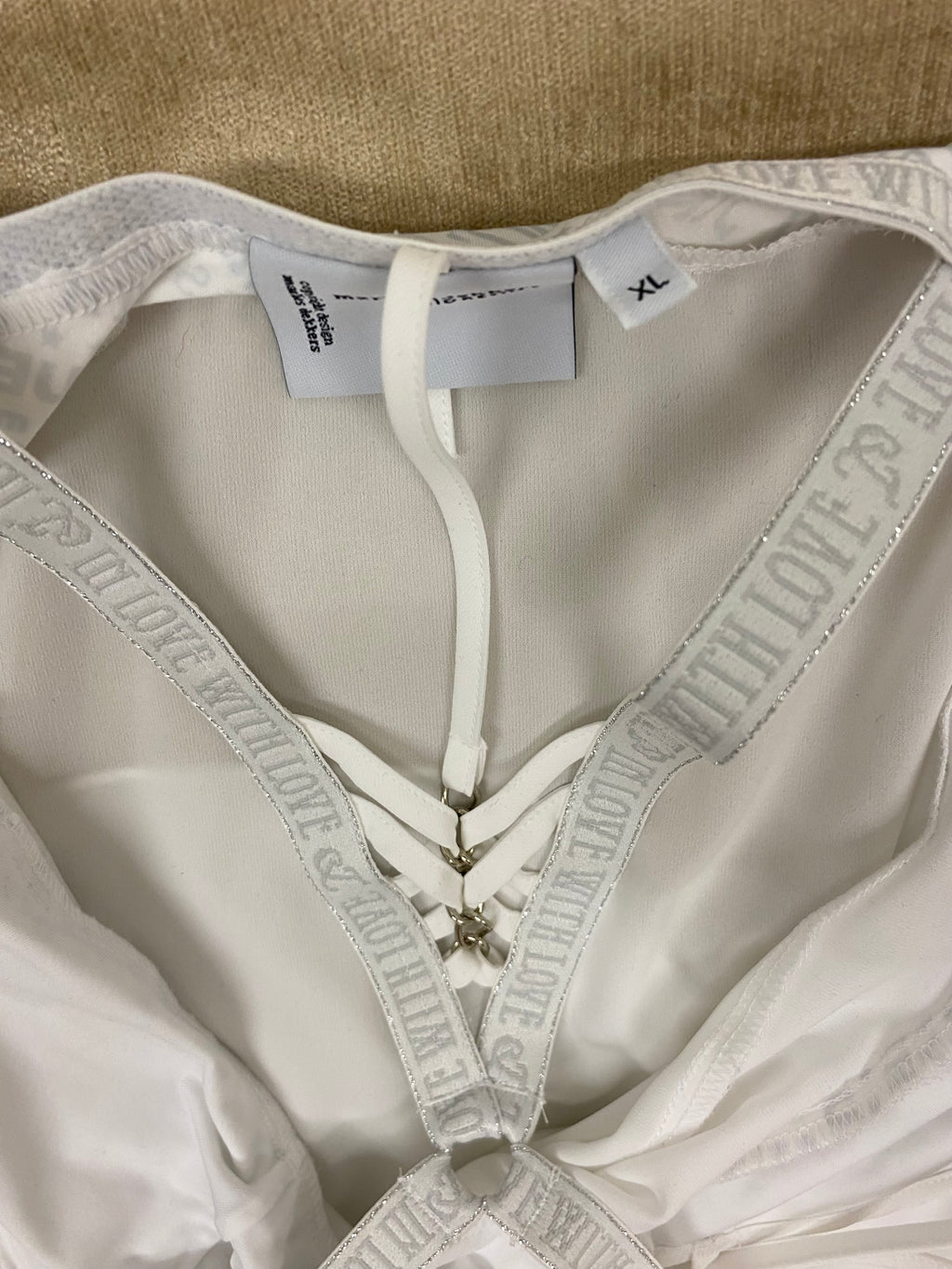 Exklusives, umwerfendes Top von Marlies Dekkers – Weiß mit Strass & Kettendetails