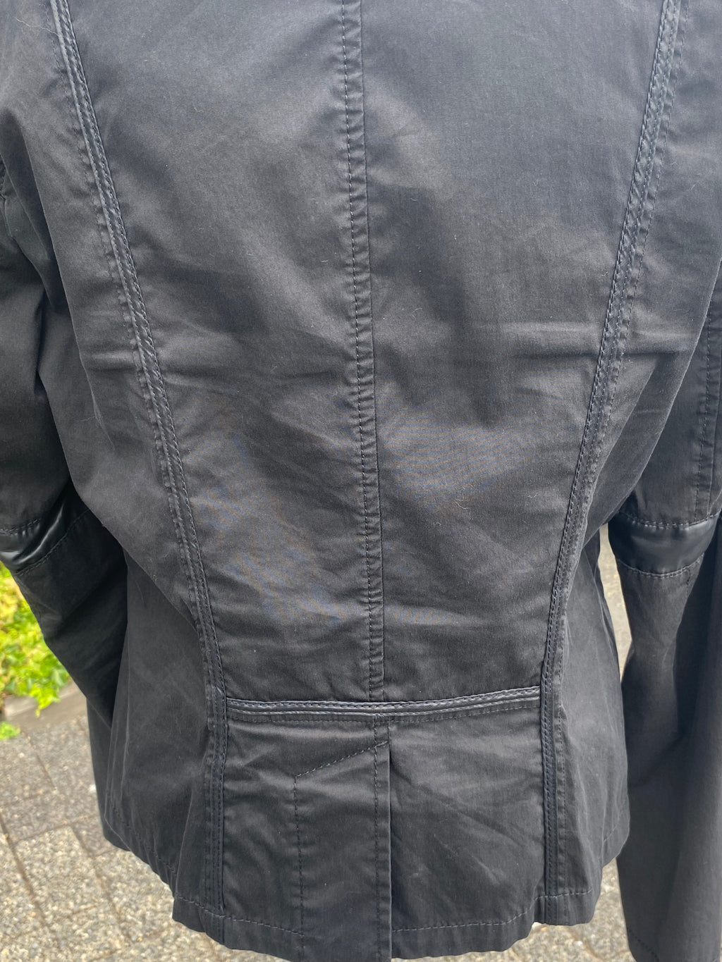 Marc Cain Sports Blazer mit vielen Raffinessen in Tiefschwarz, Ärmel leichte Über Länge Gr 38-40 (Neu & ungetragen)