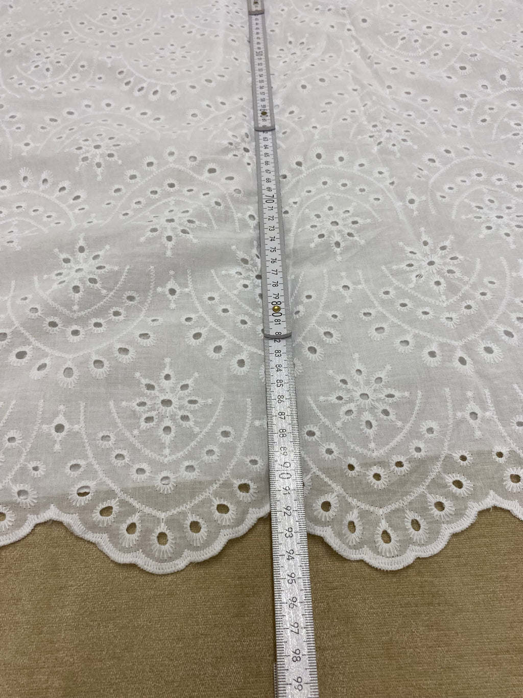 Luftiger Chic: Lieblings-Tunika / Sommerkleid mit Lochstickerei