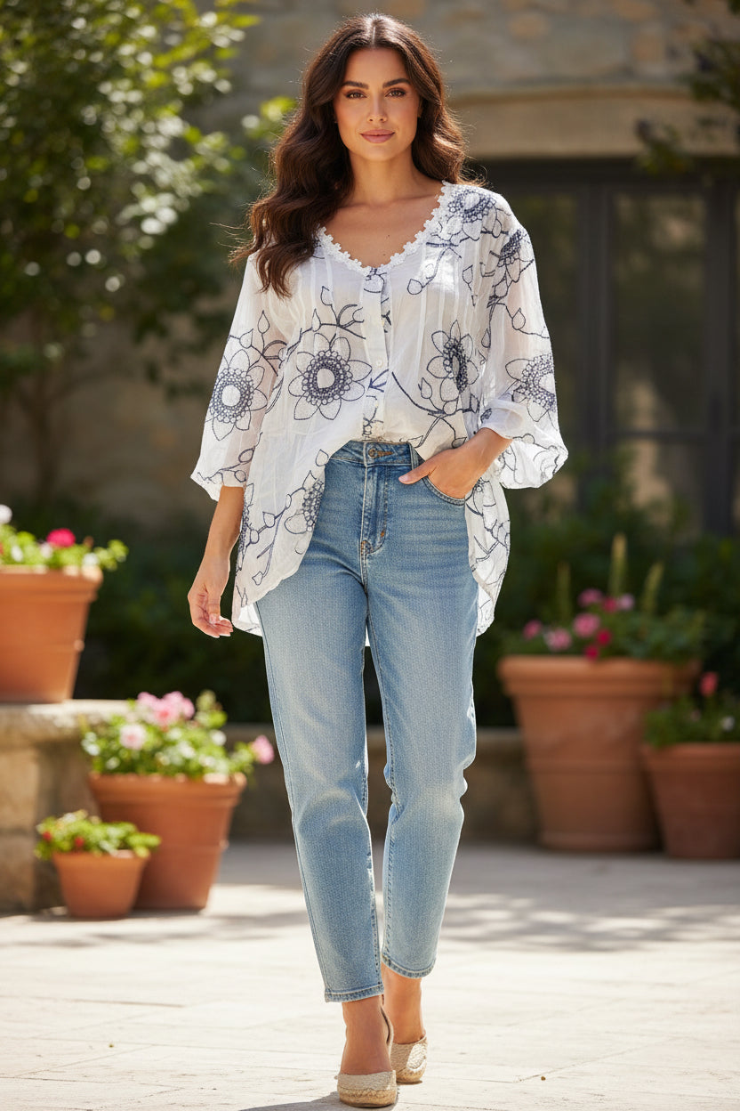Romantische Eleganz:  neue Lieblingsbluse in A-Form mit floralen Akzenten und dezent-zartem Glitzer