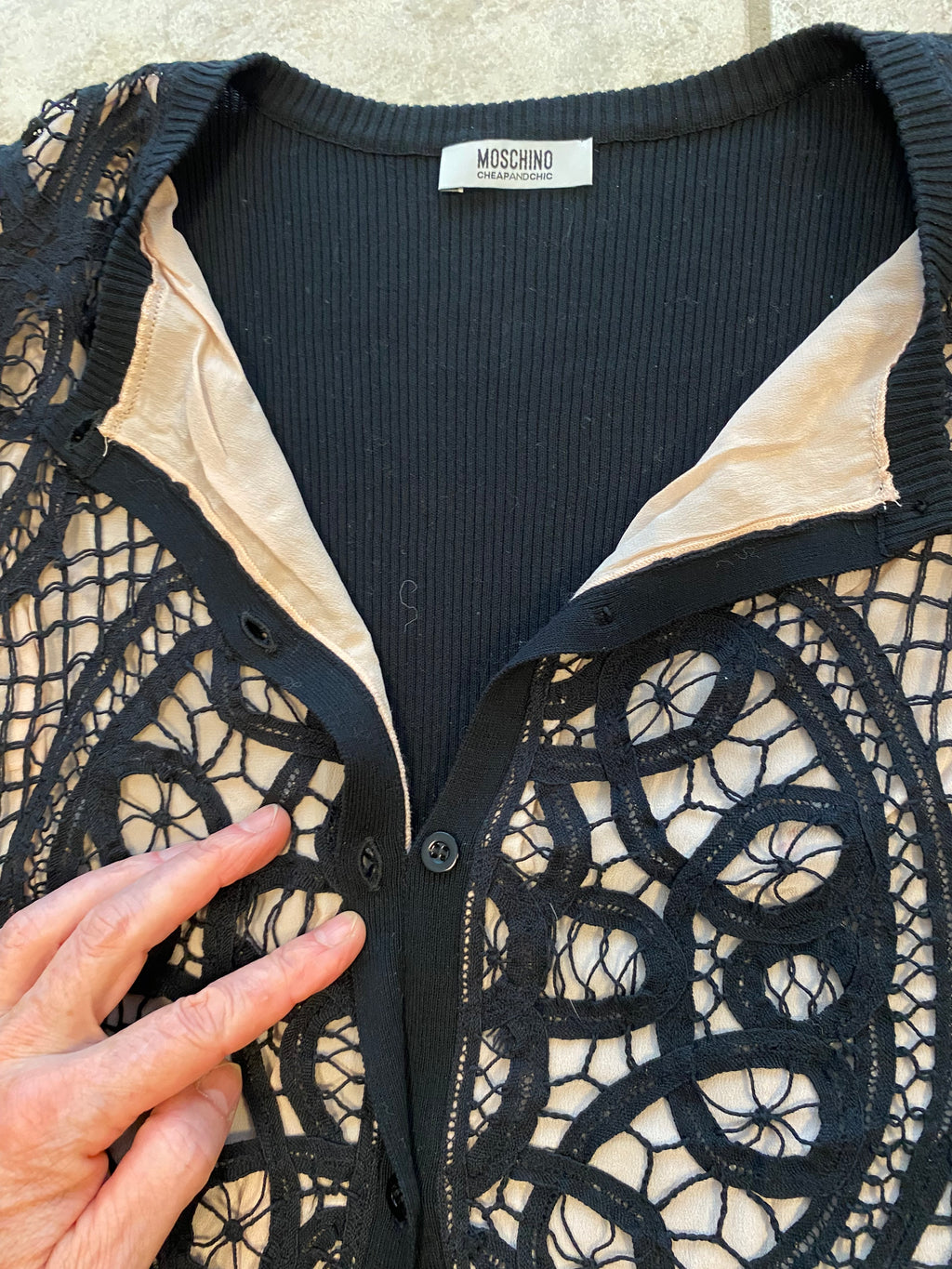 Moschino Cheap and Chic Cardigan - Macramé Spitze - Schwarz/Puder-Nude, Gr.
36/38/40 (Neupreis circa 500 €).