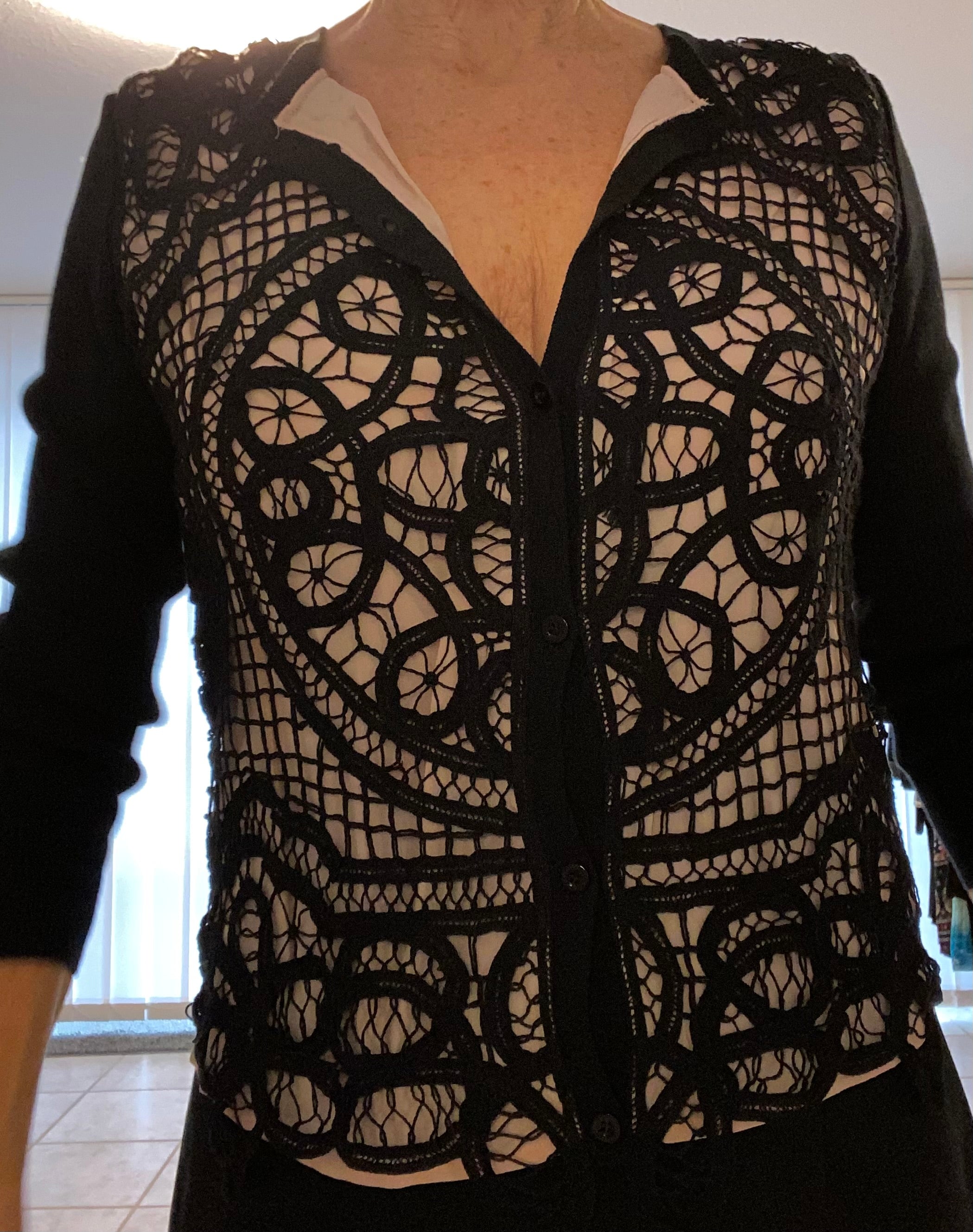 Moschino Cheap and Chic Cardigan - Macramé Spitze - Schwarz/Puder-Nude, Gr.
36/38/40 (Neupreis circa 500 €).