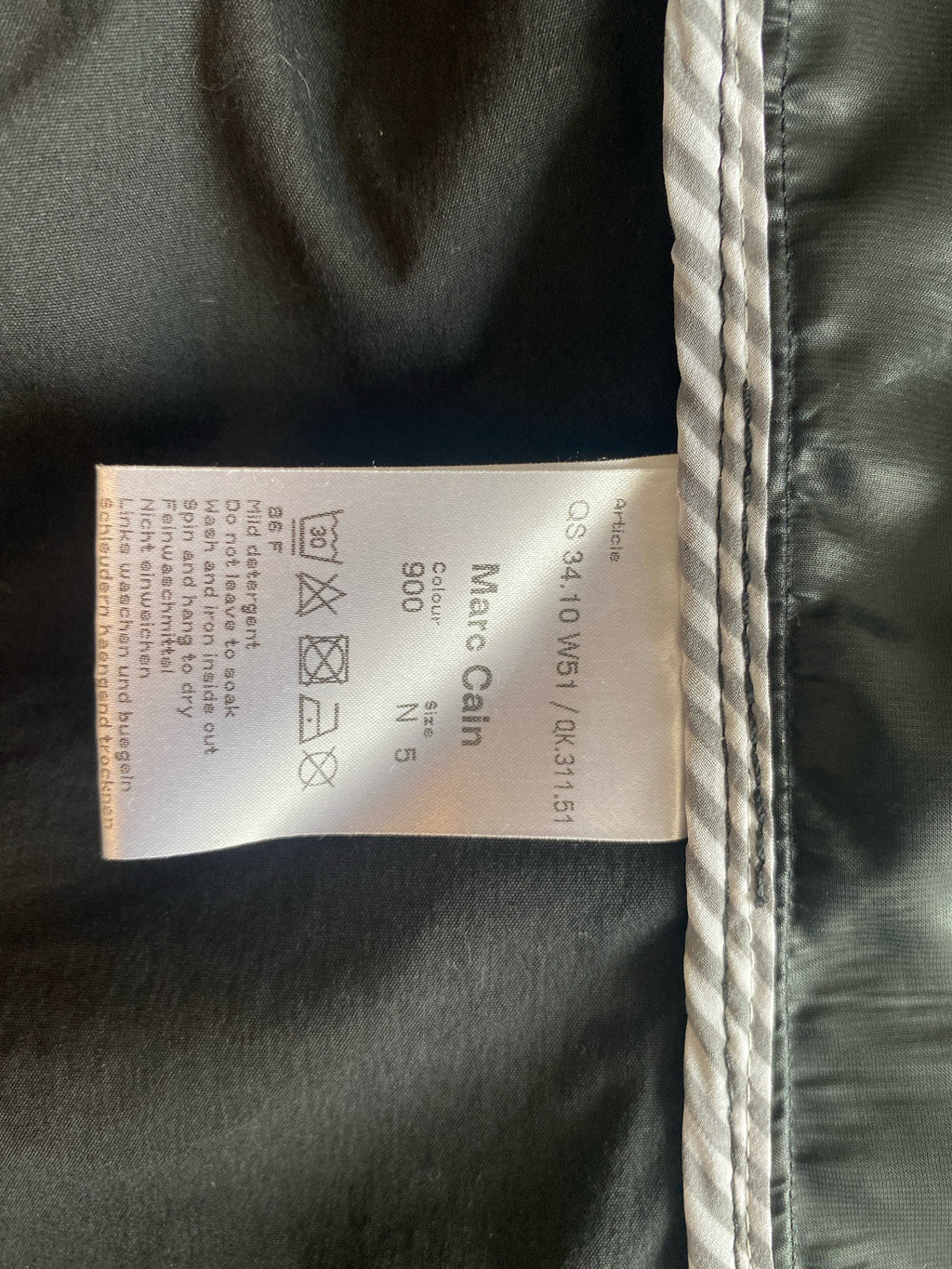 Marc Cain Sports Blazer mit vielen Raffinessen in Tiefschwarz, Ärmel leichte Über Länge Gr 38-40 (Neu & ungetragen)