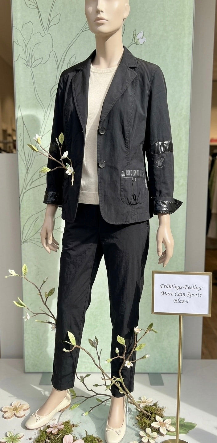 Marc Cain Sports Blazer mit vielen Raffinessen in Tiefschwarz, Ärmel leichte Über Länge Gr 38-40 (Neu & ungetragen)