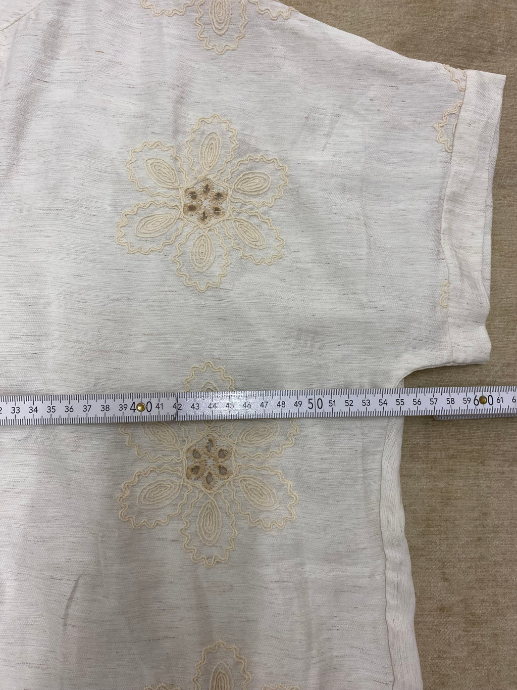 Bluse in Off-White/Creme mit floraler Stickerei – Einheitsgröße (38-42)