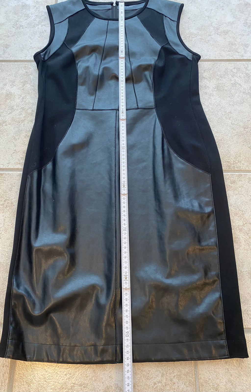 Edles MARC CAIN Kleid (mit leicht rockigem Touch) Leder-Optik & Stretch, N4 Gr. 38/40, Top Zustand- ungetragen!