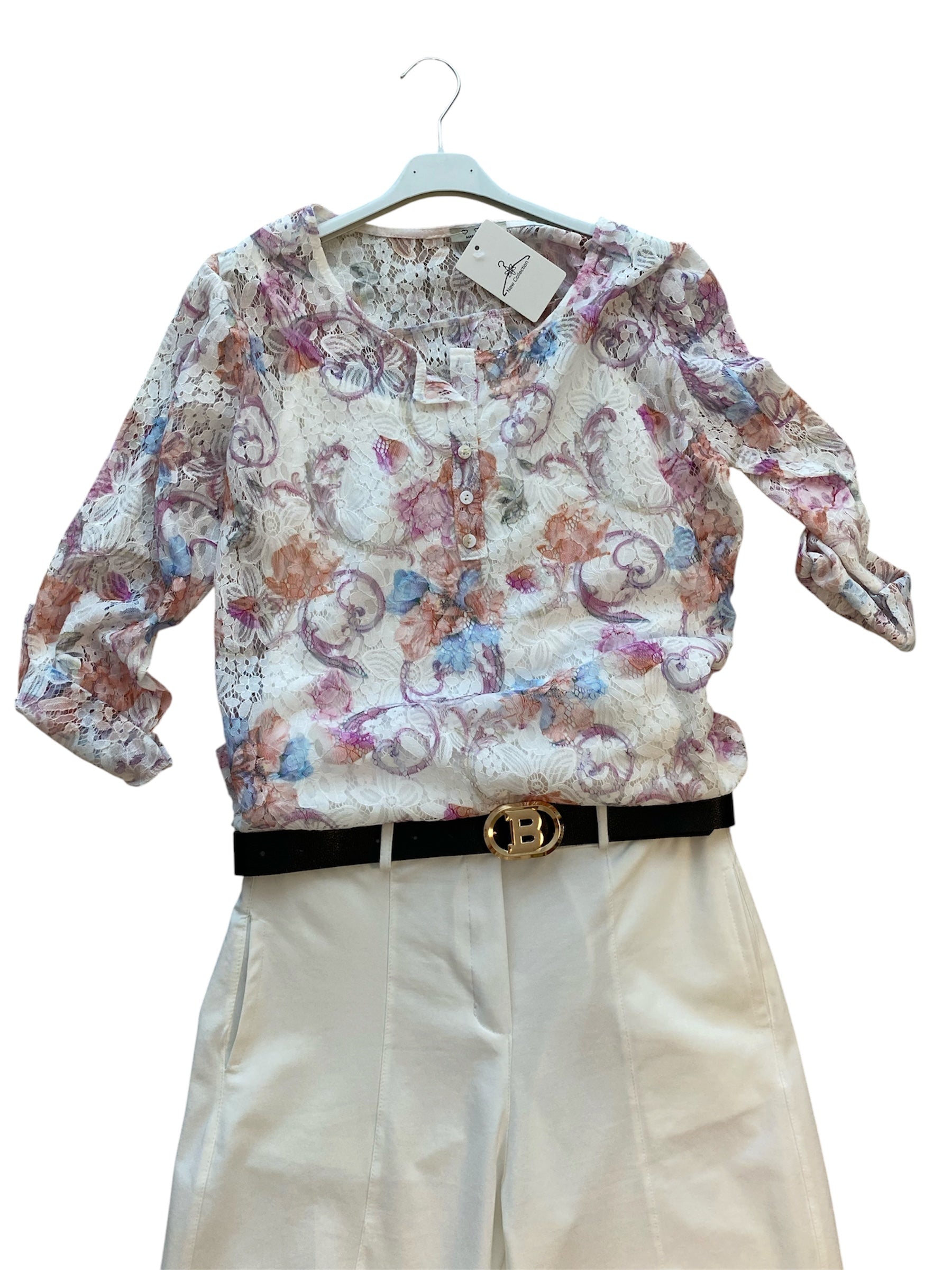 Sportlich, elegante Spitzen-Bluse mit passendem Top, locker geschnittene One-Size (M-XL) in verschiedenen Farbkompositionen vorrätig.