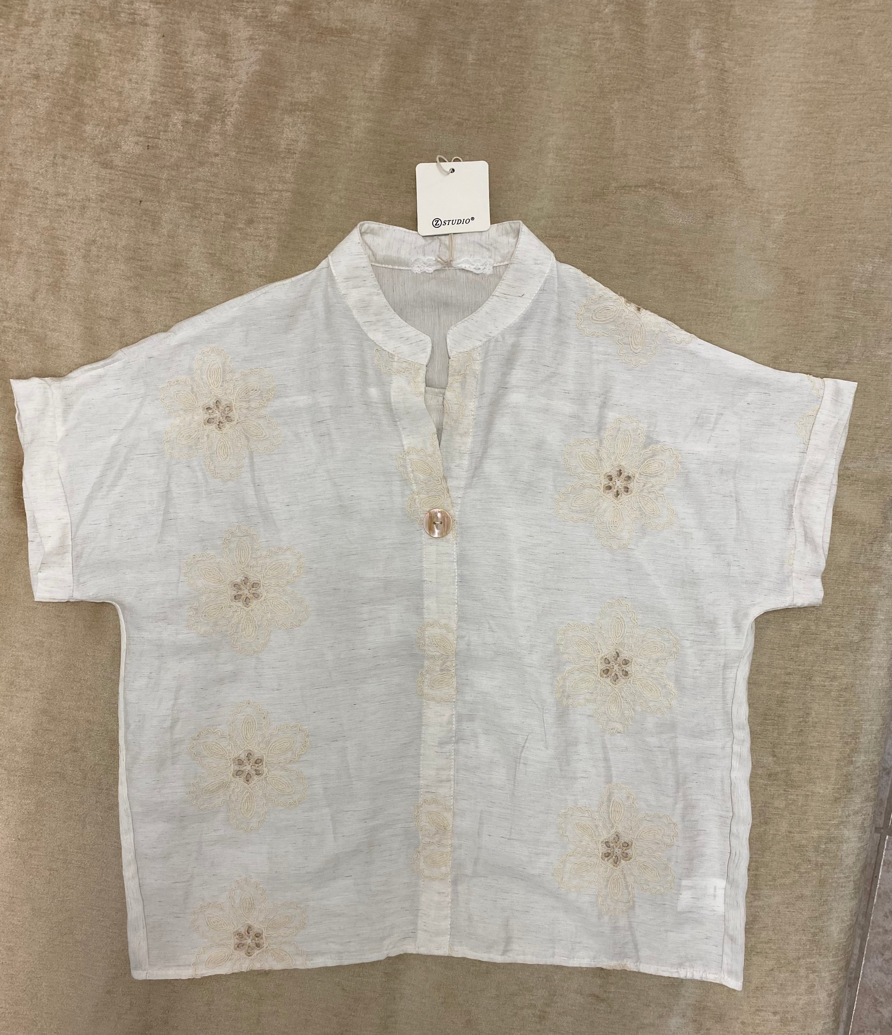 Bluse in Off-White/Creme mit floraler Stickerei – Einheitsgröße (38-42)