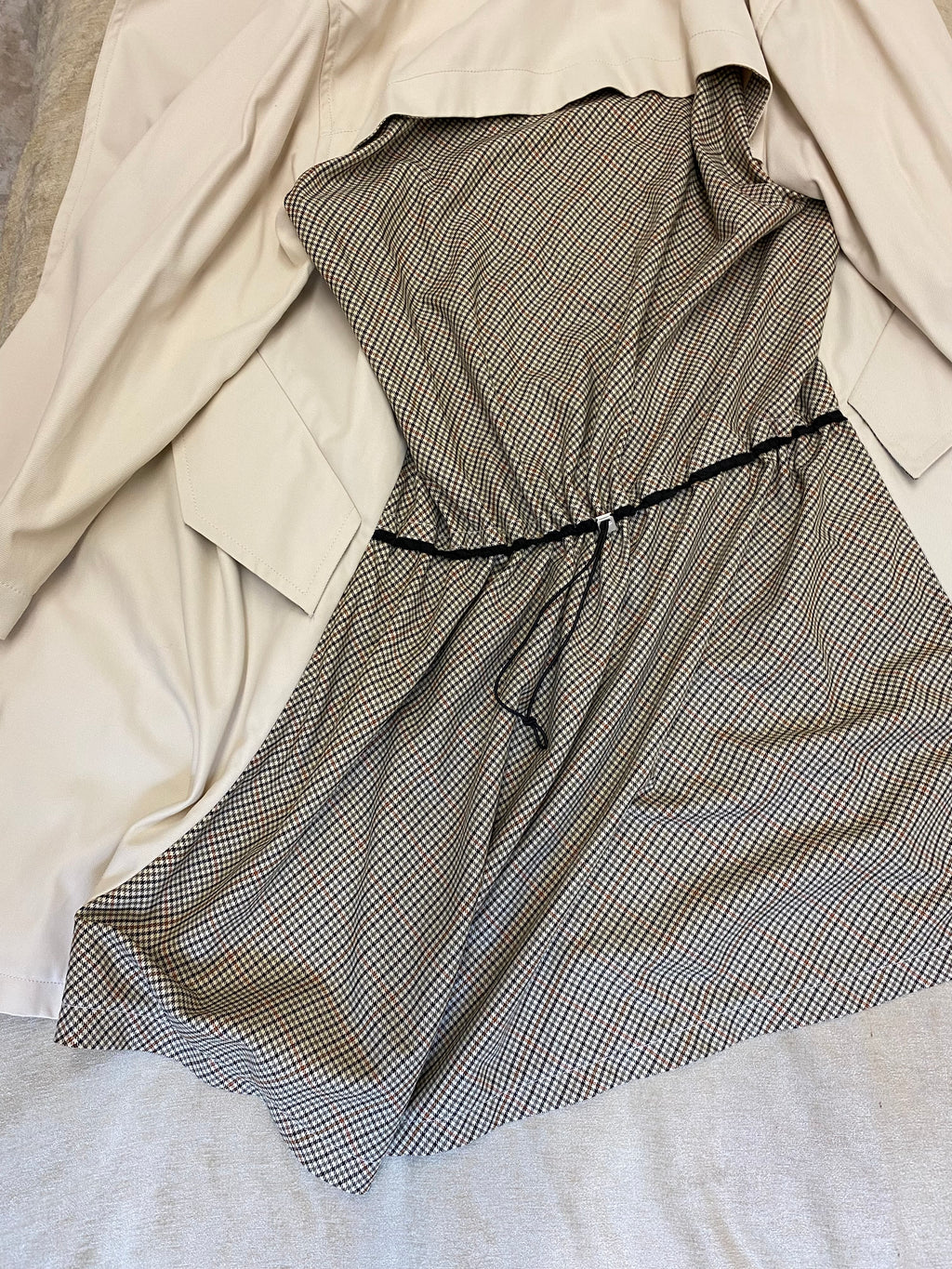 Neuer Zara Trenchcoat/Mantel, Ecru, Over-Size Größe L (38-52) ungetragen & besondere Details (Karo-Muster)
