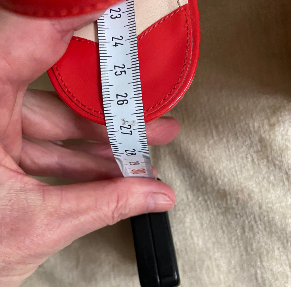 Wunderschöne Prada Keilsandaletten aus rotem Lackleder (Lipstick Red) Gr. 40,5 – neuwertig mit Schönheitsfehler!