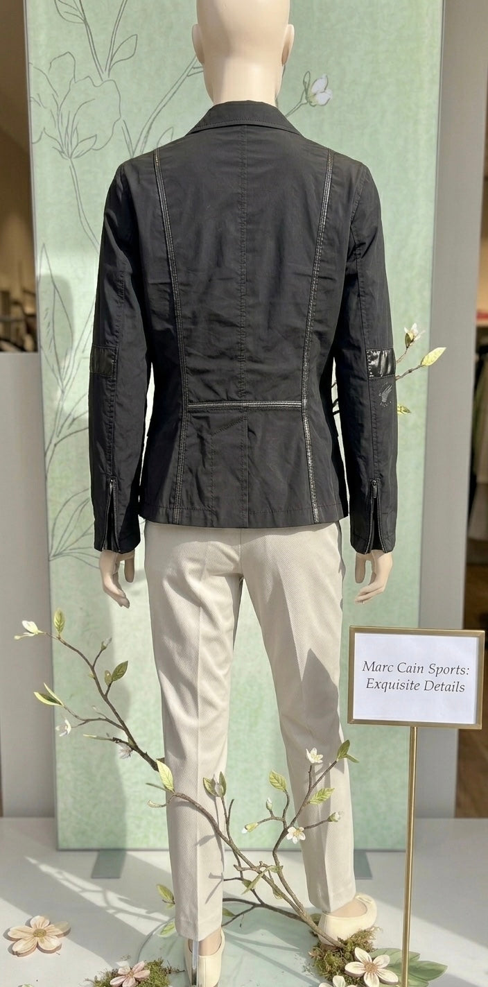 Marc Cain Sports Blazer mit vielen Raffinessen in Tiefschwarz, Ärmel leichte Über Länge Gr 38-40 (Neu & ungetragen)