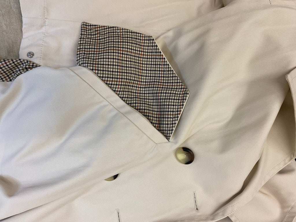 Neuer Zara Trenchcoat/Mantel, Ecru, Over-Size Größe L (38-52) ungetragen & besondere Details (Karo-Muster)