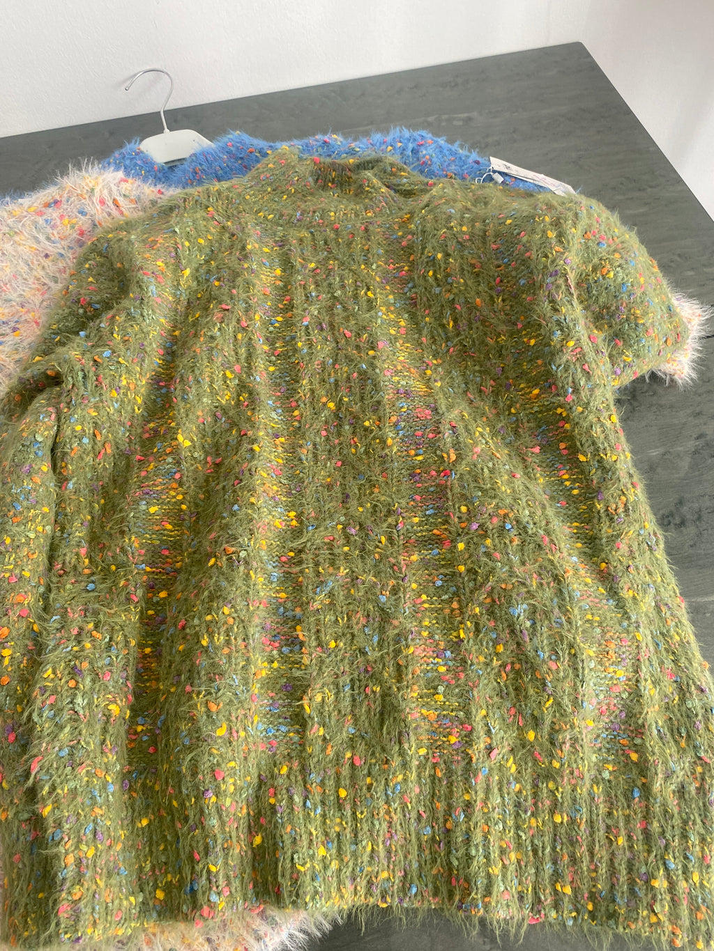 Super kuscheliger Strickpullover mit bunten Farbnoppen, in 4 Farben, One Size ( M-XL)