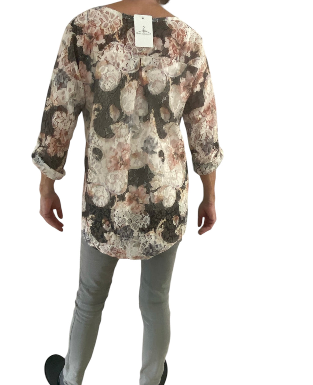 Sportlich, elegante Spitzen-Bluse mit passendem Top, locker geschnittene One-Size (M-XL) in verschiedenen Farbkompositionen vorrätig.