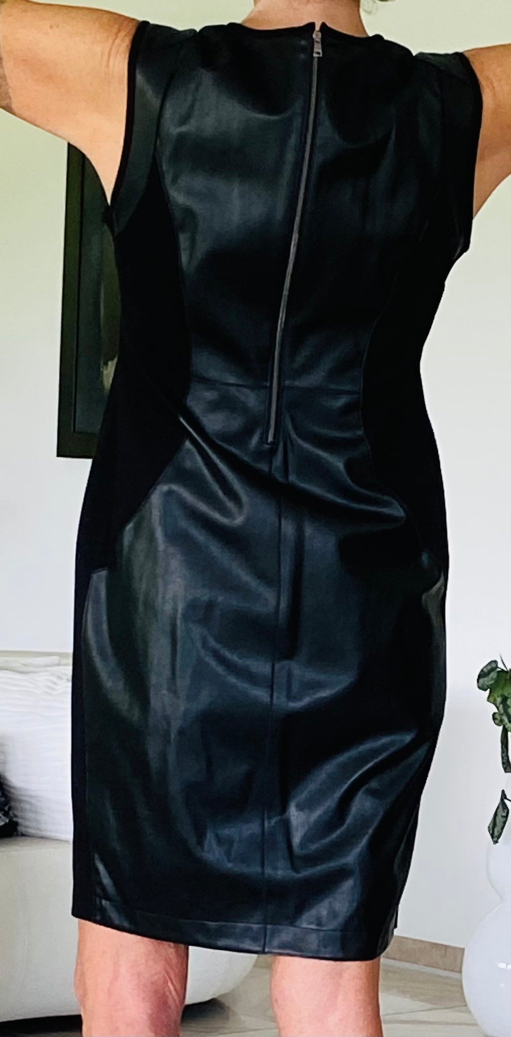 Edles MARC CAIN Kleid (mit leicht rockigem Touch) Leder-Optik & Stretch, N4 Gr. 38/40, Top Zustand- ungetragen!