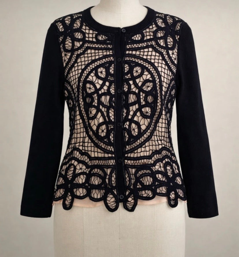 Moschino Cheap and Chic Cardigan - Macramé Spitze - Schwarz/Puder-Nude, Gr.
36/38/40 (Neupreis circa 500 €).