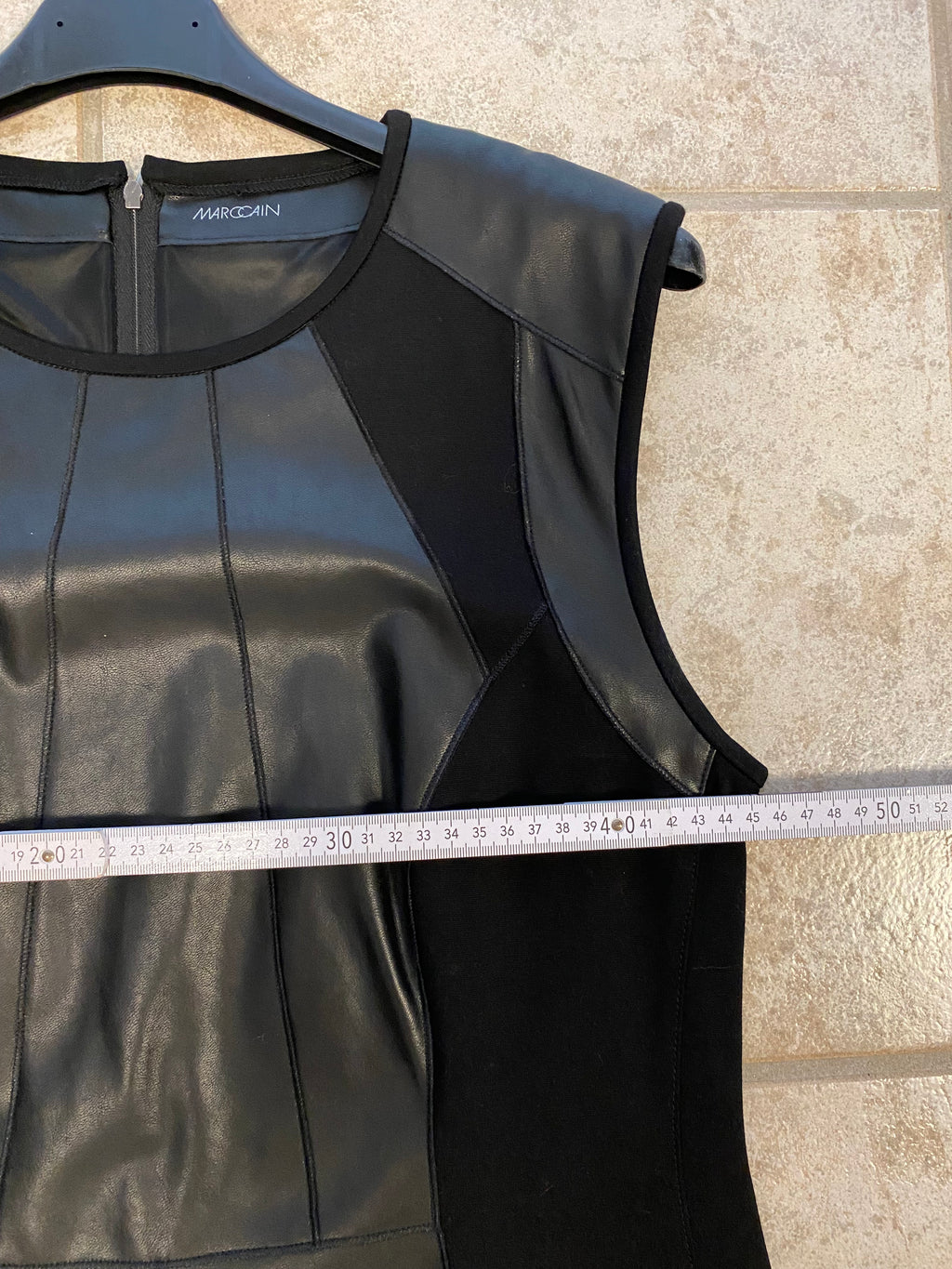 Marc Cain Etui-Kleid N4 (Gr. 40) Schwarz, Leder-Optik,  Materialmix, Top Zustand (Neupreis 349 €)